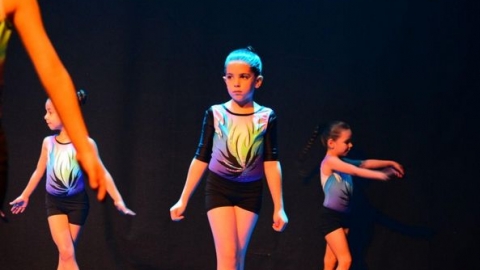  מופע מחול והתעמלות קצבי, צבעוני וכייפי שכולו מורכב מהילדים המוכשרים שלנו!  (1).jpg